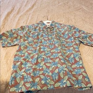 Red men’s large reyn spooner.